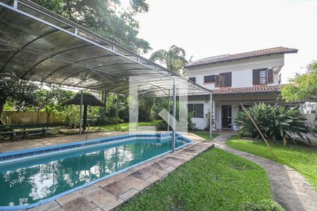 Casa à venda com 293m², 5 quartos e 5 vagas Casa à venda com 293m², 5 quartos e 5 vagasÁrea externa