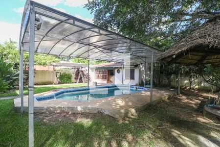 Casa à venda com 293m², 5 quartos e 5 vagas Casa à venda com 293m², 5 quartos e 5 vagasÁrea externa