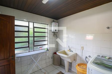 Casa à venda com 293m², 5 quartos e 5 vagas Casa à venda com 293m², 5 quartos e 5 vagasLavanderia