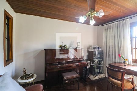 Casa à venda com 293m², 5 quartos e 5 vagas Casa à venda com 293m², 5 quartos e 5 vagasEscritório