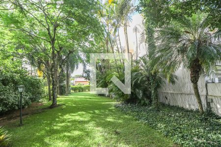 Casa à venda com 293m², 5 quartos e 5 vagas Casa à venda com 293m², 5 quartos e 5 vagasÁrea externa