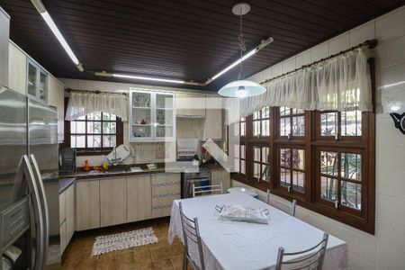 Casa à venda com 293m², 5 quartos e 5 vagas Casa à venda com 293m², 5 quartos e 5 vagasCozinha