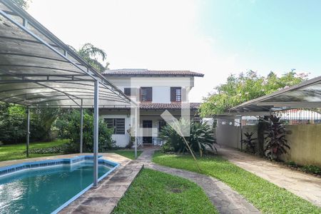 Casa à venda com 293m², 5 quartos e 5 vagas Casa à venda com 293m², 5 quartos e 5 vagasÁrea externa