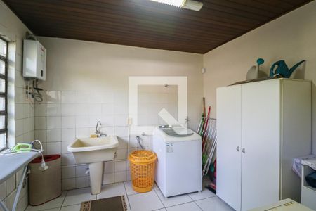 Casa à venda com 293m², 5 quartos e 5 vagas Casa à venda com 293m², 5 quartos e 5 vagasLavanderia