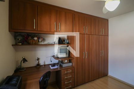 Casa à venda com 293m², 5 quartos e 5 vagas Casa à venda com 293m², 5 quartos e 5 vagasQuarto 4