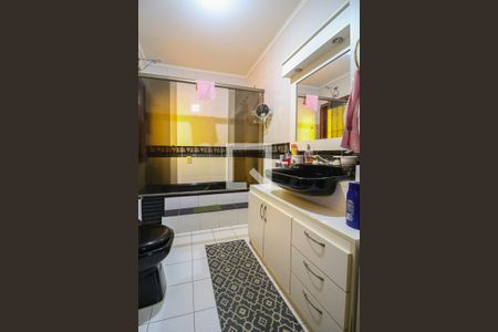 Casa à venda com 293m², 5 quartos e 5 vagas Casa à venda com 293m², 5 quartos e 5 vagasBanheiro da Suíte 1