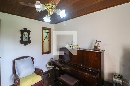 Casa à venda com 293m², 5 quartos e 5 vagas Casa à venda com 293m², 5 quartos e 5 vagasEscritório