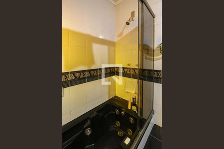 Casa à venda com 293m², 5 quartos e 5 vagas Casa à venda com 293m², 5 quartos e 5 vagasBanheiro da Suíte 1