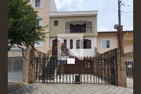 Casa à venda com 232m², 3 quartos e 3 vagasFachada do sobrado