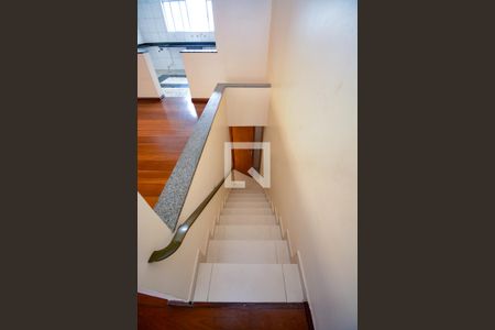 Casa à venda com 232m², 3 quartos e 3 vagasAcesso andar de baixo