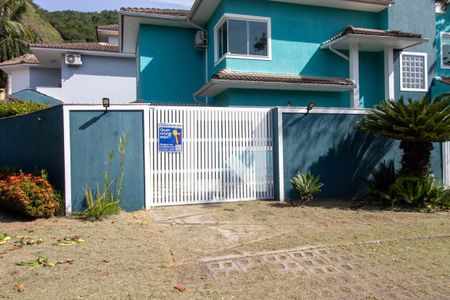 Casa à venda com 409m², 4 quartos e 3 vagas Casa à venda com 409m², 4 quartos e 3 vagasFachada