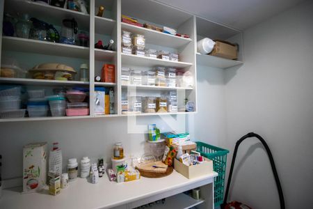 Casa à venda com 409m², 4 quartos e 3 vagas Casa à venda com 409m², 4 quartos e 3 vagasDespensa