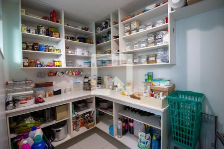 Casa à venda com 409m², 4 quartos e 3 vagas Casa à venda com 409m², 4 quartos e 3 vagasDespensa