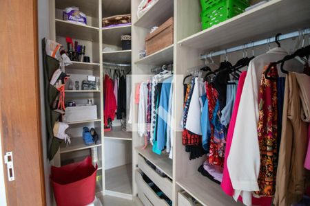 Casa à venda com 409m², 4 quartos e 3 vagas Casa à venda com 409m², 4 quartos e 3 vagasSuíte 1 closet