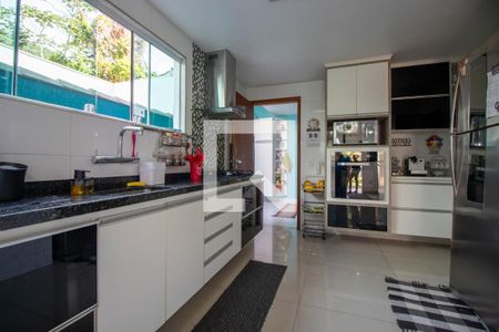 Casa à venda com 409m², 4 quartos e 3 vagas Casa à venda com 409m², 4 quartos e 3 vagasCozinha
