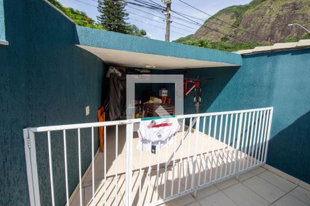 Casa à venda com 409m², 4 quartos e 3 vagas Casa à venda com 409m², 4 quartos e 3 vagasÁrea Externa