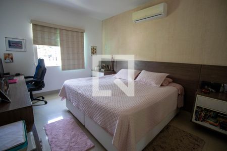 Casa à venda com 409m², 4 quartos e 3 vagas Casa à venda com 409m², 4 quartos e 3 vagasSuíte 2