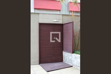 Apartamento à venda com 222m², 3 quartos e 2 vagasDucha da piscina