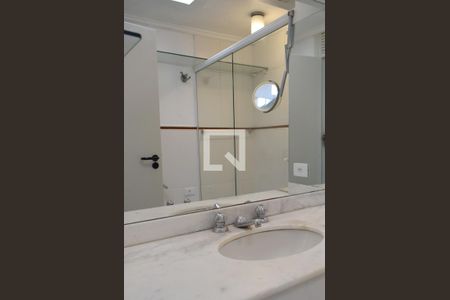 Apartamento à venda com 222m², 3 quartos e 2 vagasBanheiro da Suíte 4 - piso superior