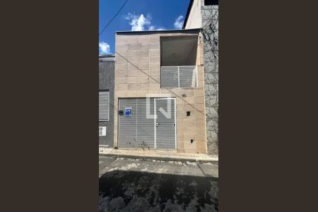 Casa à venda com 90m², 3 quartos e sem vaga Casa à venda com 90m², 3 quartos e sem vagaFachada