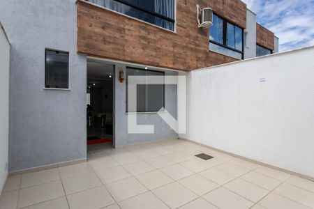 Casa à venda com 103m², 3 quartos e 2 vagas Casa à venda com 103m², 3 quartos e 2 vagasGaragem