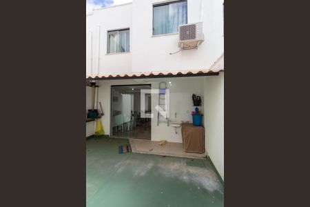 Casa à venda com 103m², 3 quartos e 2 vagas Casa à venda com 103m², 3 quartos e 2 vagasÁrea de Serviço