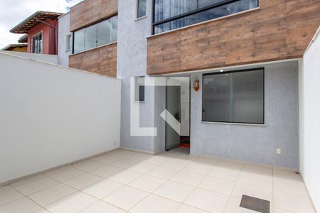 Casa à venda com 103m², 3 quartos e 2 vagas Casa à venda com 103m², 3 quartos e 2 vagasGaragem