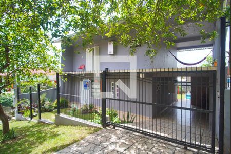 Casa à venda com 200m², 4 quartos e 2 vagas Casa à venda com 200m², 4 quartos e 2 vagasFachada