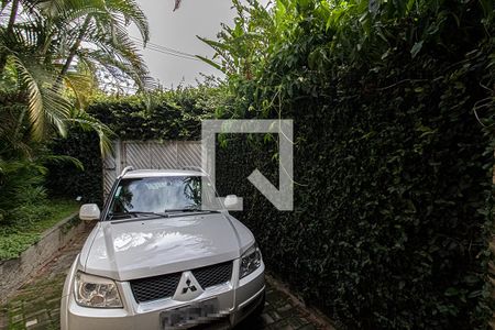 Casa à venda com 350m², 4 quartos e 4 vagas Casa à venda com 350m², 4 quartos e 4 vagasgaragem1_4