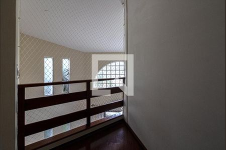 Casa à venda com 350m², 4 quartos e 4 vagas Casa à venda com 350m², 4 quartos e 4 vagascorredor para os comodos