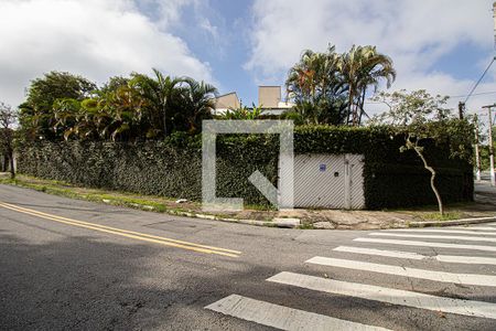 Casa à venda com 350m², 4 quartos e 4 vagas Casa à venda com 350m², 4 quartos e 4 vagasfachada