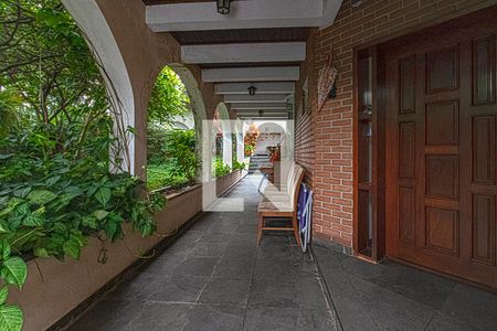 Casa à venda com 350m², 4 quartos e 4 vagas Casa à venda com 350m², 4 quartos e 4 vagasespaço de circulação_1