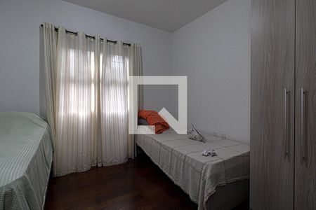 Casa à venda com 350m², 4 quartos e 4 vagas Casa à venda com 350m², 4 quartos e 4 vagassuíte