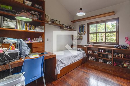 Casa à venda com 350m², 4 quartos e 4 vagas Casa à venda com 350m², 4 quartos e 4 vagassuíte2