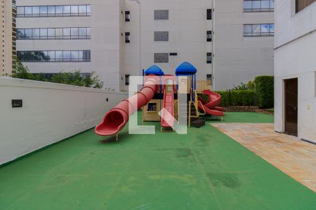 Apartamento à venda com 188m², 4 quartos e 3 vagasÁrea comum - Playground