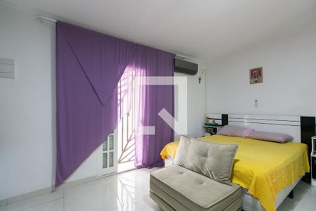 Casa à venda com 200m², 3 quartos e 2 vagas Casa à venda com 200m², 3 quartos e 2 vagasQuarto