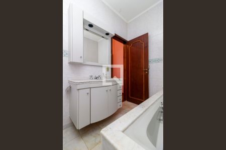 Casa à venda com 300m², 6 quartos e 4 vagas Casa à venda com 300m², 6 quartos e 4 vagasSuíte 1 -Banheiro