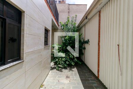 Casa à venda com 300m², 6 quartos e 4 vagas Casa à venda com 300m², 6 quartos e 4 vagasQuintal