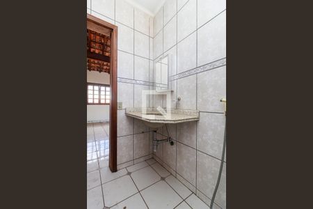 Casa à venda com 300m², 6 quartos e 4 vagas Casa à venda com 300m², 6 quartos e 4 vagasSala - Piso 3 - Banheiro