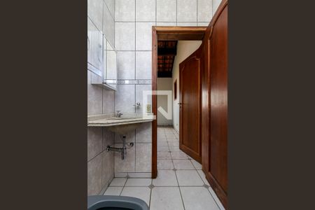 Casa à venda com 300m², 6 quartos e 4 vagas Casa à venda com 300m², 6 quartos e 4 vagasSala 2 - Piso 3 - Banheiro