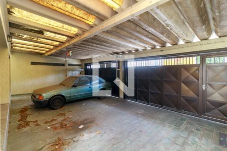 Casa à venda com 300m², 6 quartos e 4 vagas Casa à venda com 300m², 6 quartos e 4 vagasGaragem