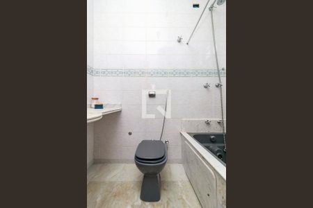 Casa à venda com 300m², 6 quartos e 4 vagas Casa à venda com 300m², 6 quartos e 4 vagasSuíte 2 - Banheiro