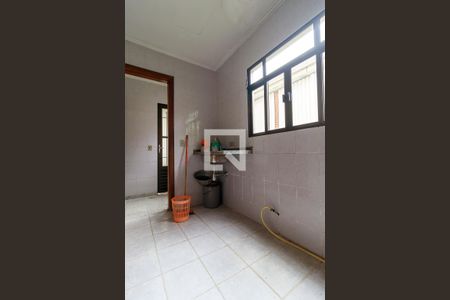 Casa à venda com 300m², 6 quartos e 4 vagas Casa à venda com 300m², 6 quartos e 4 vagasÁrea de Serviço