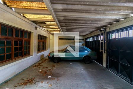 Casa à venda com 300m², 6 quartos e 4 vagas Casa à venda com 300m², 6 quartos e 4 vagasGaragem