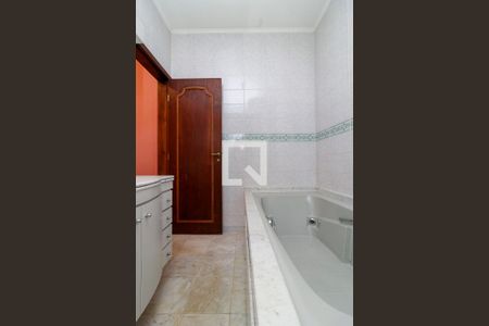 Casa à venda com 300m², 6 quartos e 4 vagas Casa à venda com 300m², 6 quartos e 4 vagasSuíte 1 -Banheiro