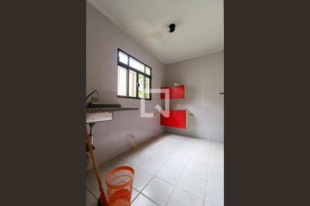 Casa à venda com 300m², 6 quartos e 4 vagas Casa à venda com 300m², 6 quartos e 4 vagasÁrea de Serviço