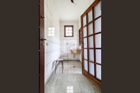 Casa à venda com 300m², 6 quartos e 4 vagas Casa à venda com 300m², 6 quartos e 4 vagasÁrea de Serviço