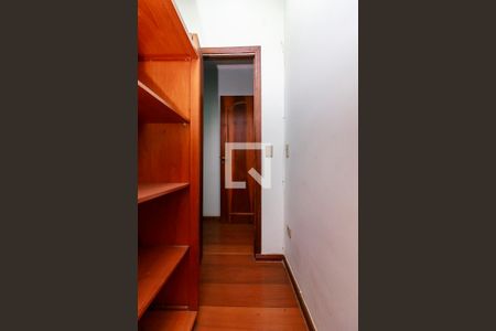 Casa à venda com 300m², 6 quartos e 4 vagas Casa à venda com 300m², 6 quartos e 4 vagasQuarto 6