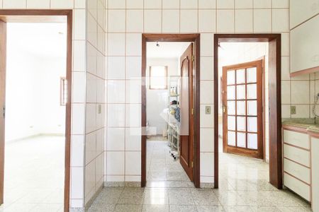 Casa à venda com 300m², 6 quartos e 4 vagas Casa à venda com 300m², 6 quartos e 4 vagasCozinha