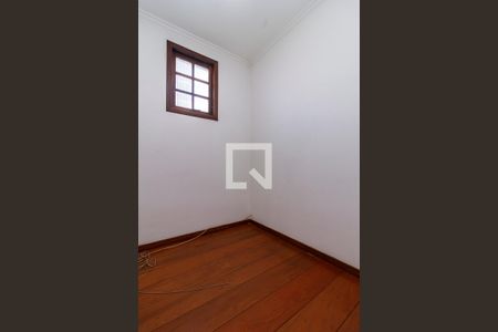 Casa à venda com 300m², 6 quartos e 4 vagas Casa à venda com 300m², 6 quartos e 4 vagasQuarto 6